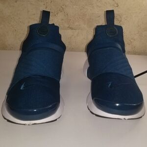 Women's Sz-6M Nike Athletic Running Sneakers